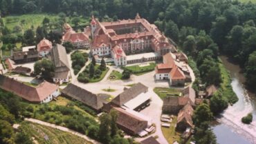 Relacja z wakacyjnego wyjazdu językowego uczennic do Niemiec – doświadczenia naukowe w klasztorze