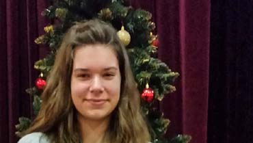 Uczennica  klasy trzeciej MYP Natalia Iwanow laureatką konkursu poetyckiego