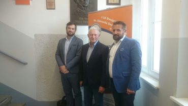 Umowa na budowę hali sportowej i budynku dydaktycznego wraz z zagospodarowaniem terenu szkoły podpisana!!!