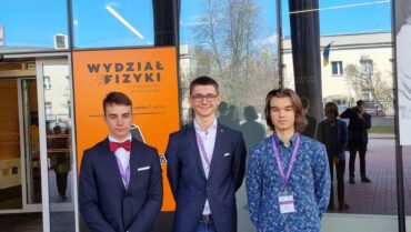 Jakub Nowrotek laureatem 8. miejsca a Adam Maciuga i Maciej Zauder finalistami 71. Olimpiady Fizycznej