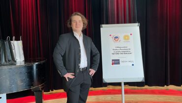 Jan Krawczyk, uczeń klasy 4e DP laureatem II miejsca w Wojewódzkim Konkursie Recytatorskim w języku angielskim “Beyond the Horizon”