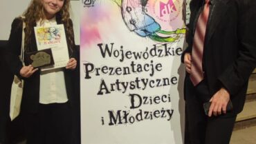 Agata Tomica na podium Wojewódzkich Prezentacji Artystycznych